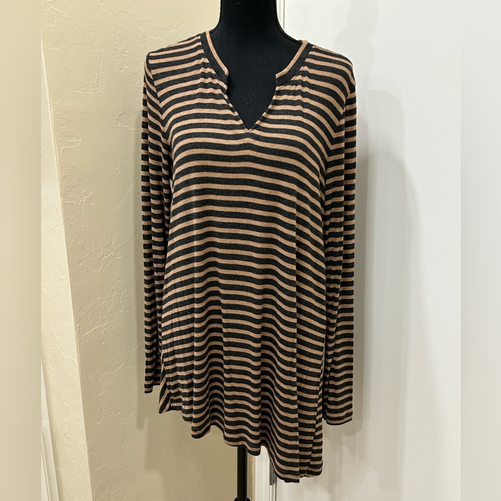 CAbi Slant Tee- size medium